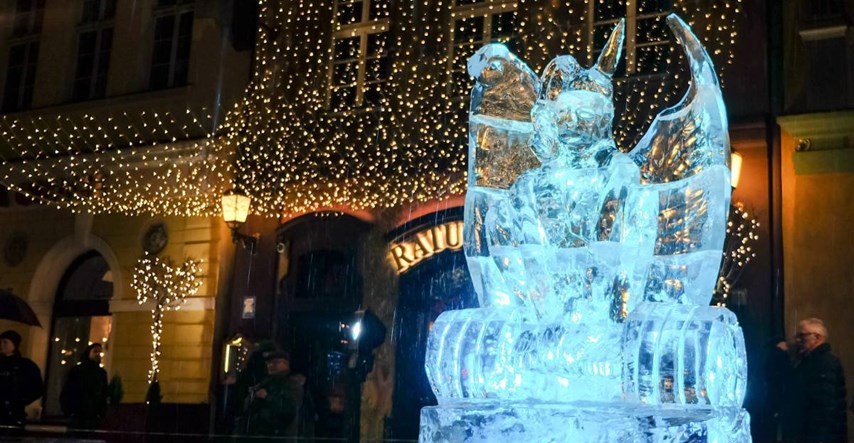 Ledena skulptura pala na dijete na božićnom sajmu u Luksemburgu, umrlo je